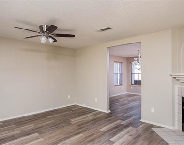 901 Elizabeth Drive - Photo Thumbnail 5
