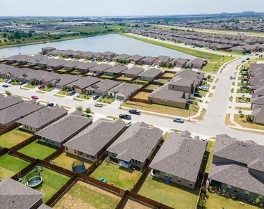 252 Drumcliffe Drive - Photo Thumbnail 20
