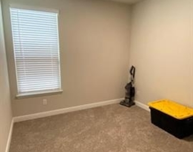 252 Drumcliffe Drive - Photo Thumbnail 10
