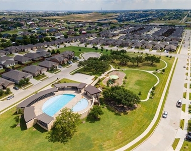 252 Drumcliffe Drive - Photo Thumbnail 19