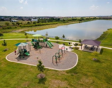 252 Drumcliffe Drive - Photo Thumbnail 17
