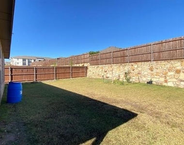 252 Drumcliffe Drive - Photo Thumbnail 15
