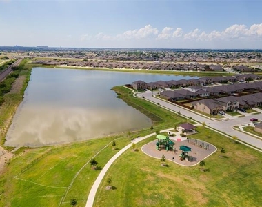 252 Drumcliffe Drive - Photo Thumbnail 21