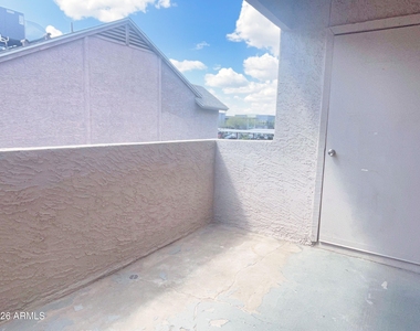 1065 W 1st Street - Photo Thumbnail 14