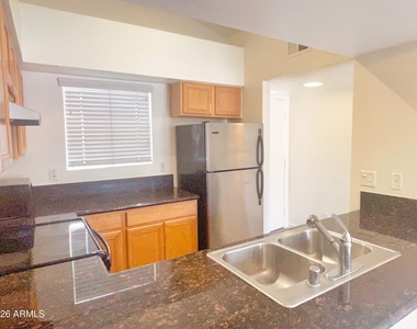 1065 W 1st Street - Photo Thumbnail 3