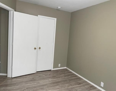 817 Greene Way - Photo Thumbnail 12