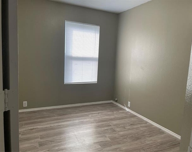 817 Greene Way - Photo Thumbnail 13