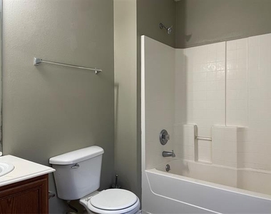 817 Greene Way - Photo Thumbnail 10