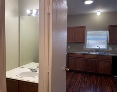 817 Greene Way - Photo Thumbnail 5