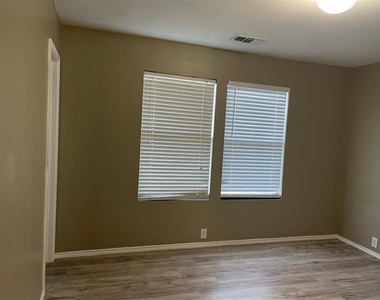 817 Greene Way - Photo Thumbnail 8