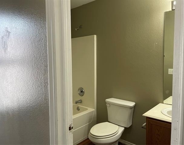 817 Greene Way - Photo Thumbnail 7