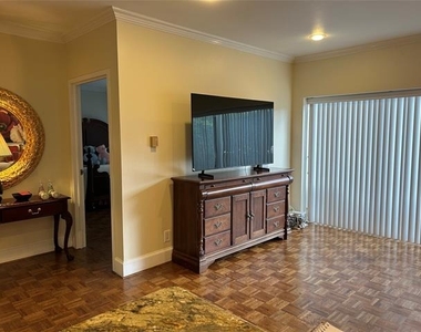 6211 W Northwest Highway - Photo Thumbnail 20