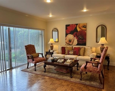 6211 W Northwest Highway - Photo Thumbnail 4