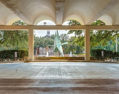 6211 W Northwest Highway - Photo Thumbnail 11