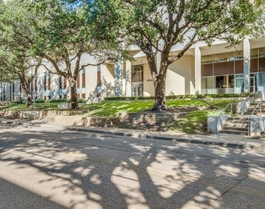 6211 W Northwest Highway - Photo Thumbnail 9