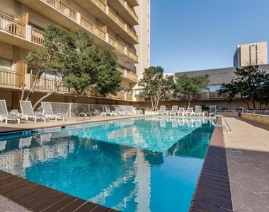 6211 W Northwest Highway - Photo Thumbnail 12