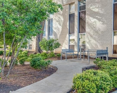 6211 W Northwest Highway - Photo Thumbnail 10