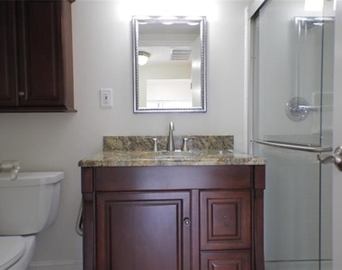 6211 W Northwest Highway - Photo Thumbnail 24