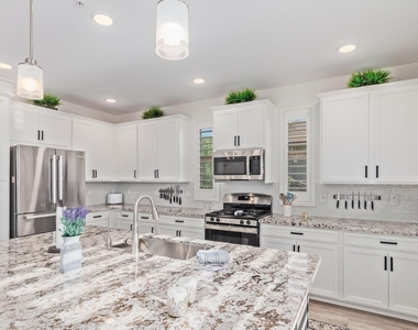 5100 E Rancho Paloma Drive - Photo Thumbnail 9