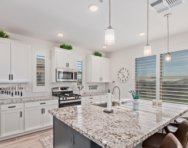 5100 E Rancho Paloma Drive - Photo Thumbnail 11