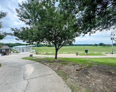 6107 Lakecrest Drive - Photo Thumbnail 37