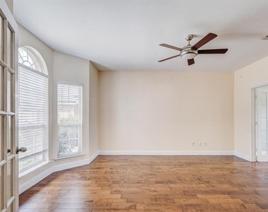 6107 Lakecrest Drive - Photo Thumbnail 3