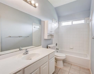 6107 Lakecrest Drive - Photo Thumbnail 30