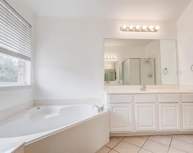 6107 Lakecrest Drive - Photo Thumbnail 25