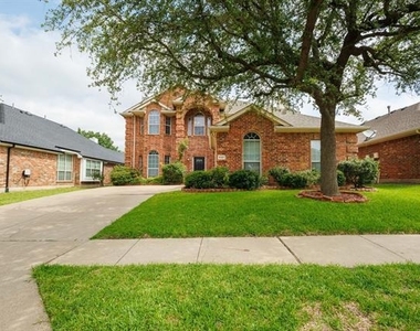 6107 Lakecrest Drive - Photo Thumbnail 2