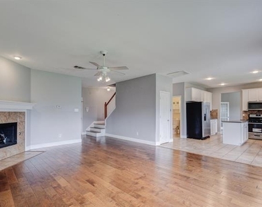 6107 Lakecrest Drive - Photo Thumbnail 16