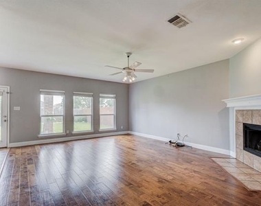 6107 Lakecrest Drive - Photo Thumbnail 17