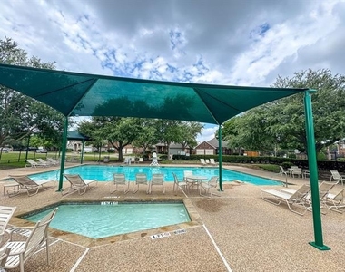6107 Lakecrest Drive - Photo Thumbnail 34