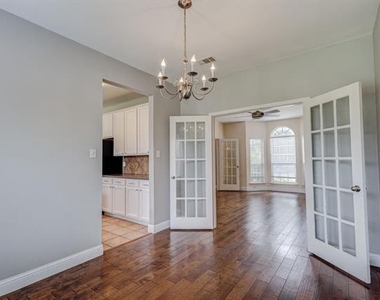 6107 Lakecrest Drive - Photo Thumbnail 6