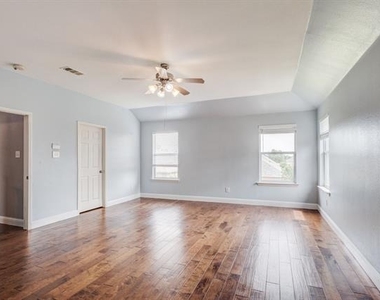 6107 Lakecrest Drive - Photo Thumbnail 24