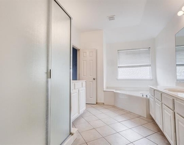 6107 Lakecrest Drive - Photo Thumbnail 27