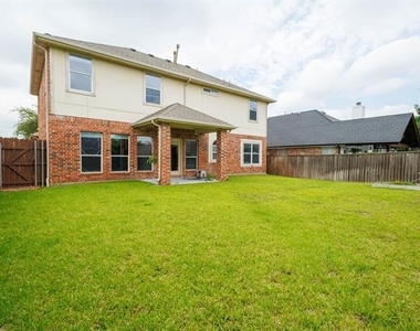 6107 Lakecrest Drive - Photo Thumbnail 32