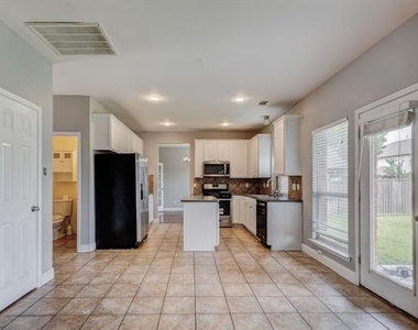 6107 Lakecrest Drive - Photo Thumbnail 14