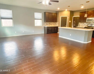 51 S 57th Place - Photo Thumbnail 4