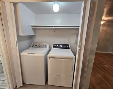 3121 Park Lane - Photo Thumbnail 11