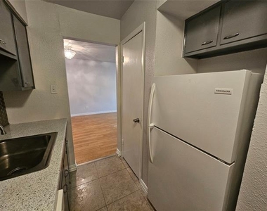 3121 Park Lane - Photo Thumbnail 10