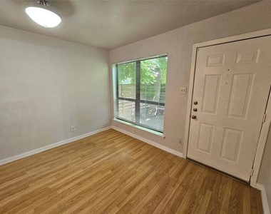 3121 Park Lane - Photo Thumbnail 5