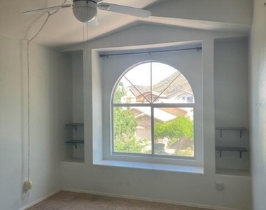 4911 W Wahalla Lane - Photo Thumbnail 7