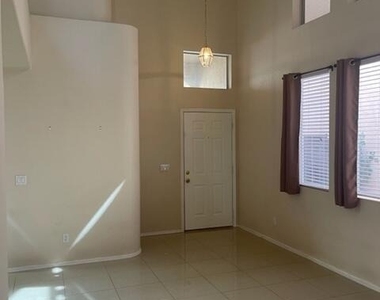 4911 W Wahalla Lane - Photo Thumbnail 2
