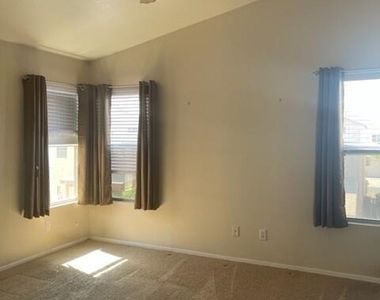 4911 W Wahalla Lane - Photo Thumbnail 3