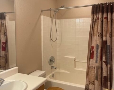 4911 W Wahalla Lane - Photo Thumbnail 9