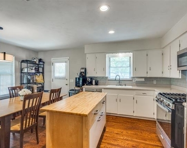 9222 Livenshire Drive - Photo Thumbnail 4