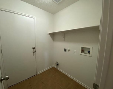 618 Marbury Way - Photo Thumbnail 17