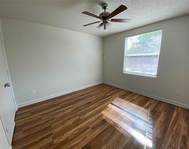 618 Marbury Way - Photo Thumbnail 2