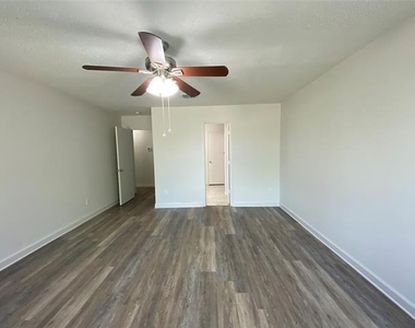 618 Marbury Way - Photo Thumbnail 13