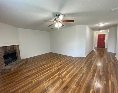 618 Marbury Way - Photo Thumbnail 7